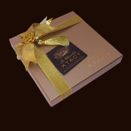 Le Chocolat XTACY 16 Piece Pink Chocolate Box